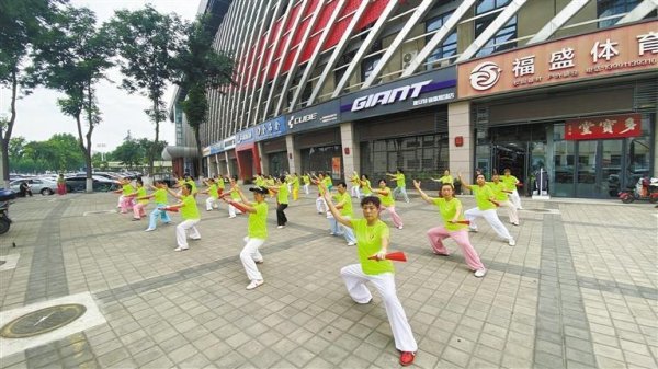 无锡恒鑫配资 秋风送清爽&#32;运动正当时——陕西省西安市民积极参与全民健身扫描